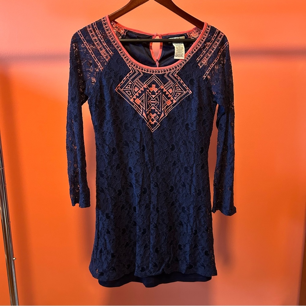 Flying Tomato dress size medium dark blue with pink/coral embroidery detail EUC